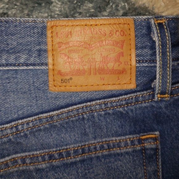 LEVI'S 501 HIGH WAISTED BUTTONFLY DENIM SHORTS - Picture 2 of 4